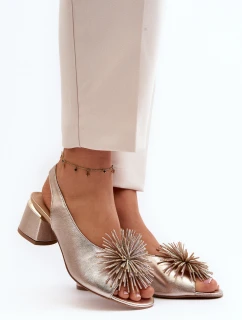 Kožené sandály s ozdobou model 21647411 Zlaté - Laura Messi