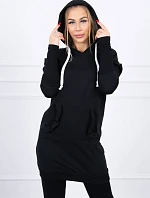 Šaty s ozdobnými volánikmi a kapucňou čiernej farby