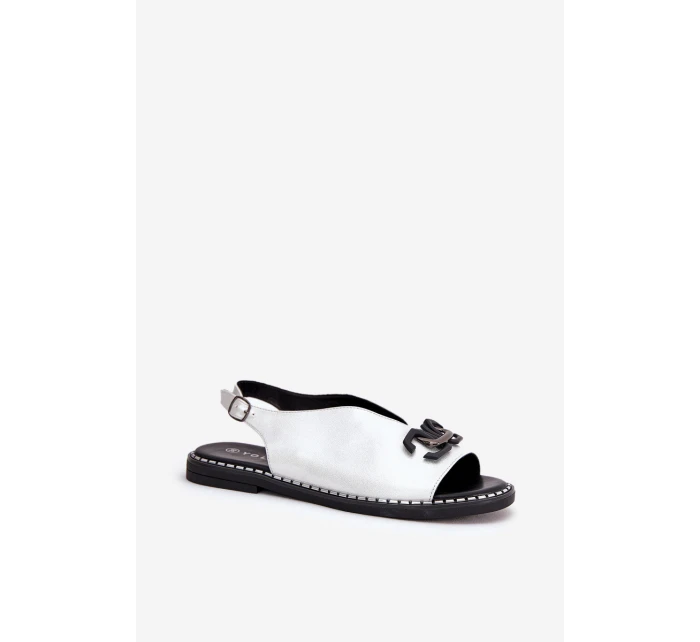 Sandały Na Płaskim Obcasie Z Ozdobą Eko Skóra Srebrne Tillireta Sandały Na Płaskim Obcasie Z Ozdobą Eko Skóra Srebrne Tillireta