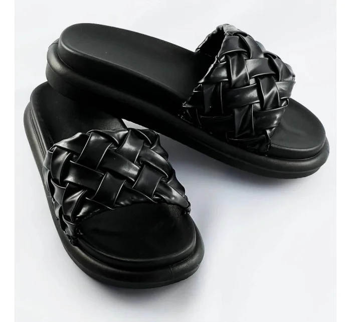 Černé dámské pantofle se páskem model 17349554 Černé dámské pantofle se páskem model 17349554