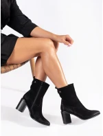 Stylové kotníčkové boty černé dámské na širokém podpatku Stylové kotníčkové boty černé dámské na širokém podpatku