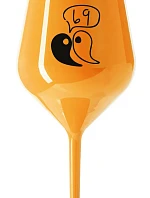 69 - oranžová nerozbitná sklenice na víno 470 ml