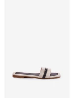 Ploché dámské sandály s páskem a přezkou béžové model 21689544 - Boto