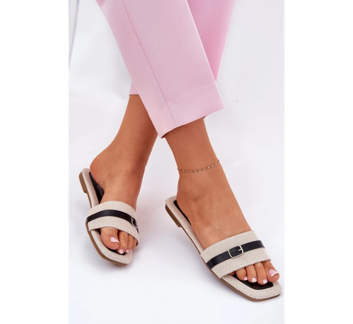 Ploché dámské sandály s páskem a přezkou béžové model 21689544 - Boto