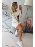 Šaty s grafickou a farebnou 3D mašľou ecru Šaty s grafickou a farebnou 3D mašľou ecru