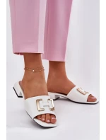 Elegantní Dámské Pantofle Na Se Zlatým Detalem  Bílé model 21697740 - VINCEZA