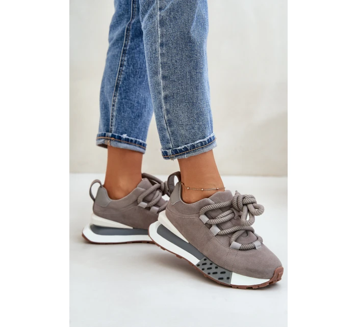 Semišové dámské sneakersy na platformě s šněrováním Artiker šedé model 21671668 - Boto Semišové dámské sneakersy na platformě s šněrováním Artiker šedé model 21671668 - Boto