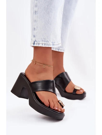 Dámské sandály na sloupkovém podpatku se zlatým detailem Černé model 22037700 - Boto