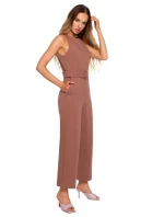 model 18004090 Kombinéza bez rukávů s páskem a sponou čokoládová - Moe model 18004090 Kombinéza bez rukávů s páskem a sponou čokoládová - Moe