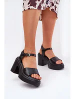 Sandále na podpätku model 209922 Vykročte štýlovo Sandále na podpätku model 209922 Vykročte štýlovo