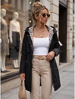 Kurtka damska przejściowa parka z kapturem czarna model 22347514 - FashionStreet Kurtka damska przejściowa parka z kapturem czarna model 22347514 - FashionStreet
