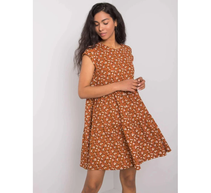 Dámské šaty model 20965290 001 Hnědá s květy - FPrice Dámské šaty model 20965290 001 Hnědá s květy - FPrice