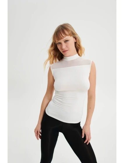 Obyčejná vesta bez rukávů model 18936259 - Vamp Obyčejná vesta bez rukávů model 18936259 - Vamp