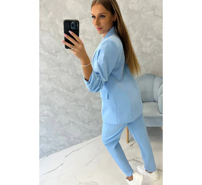 Elegantná súprava saka a nohavíc v modrej farbe