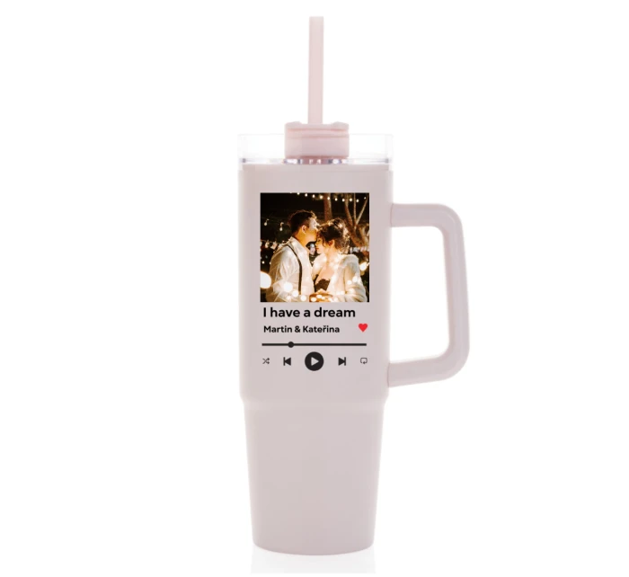 Cestovní termoska s průhledným víčkem s vlastním odkazem na oblíbenou písničku