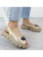 Dámske sandále na platforme s perforovanou kovovou zlatou Potocki SZ12610