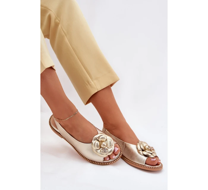 Kožené Ploché Sandály S Ozdobou model 21701887 Zlaté - CheBello