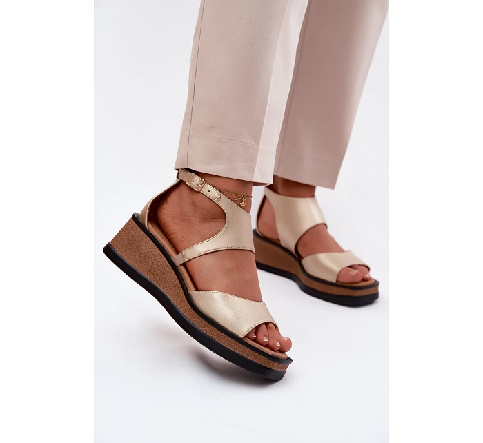 Kožené sandály na platformě model 22123142 Zlaté - Maciejka