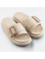Béžové dámske šľapky s prackou (XA136)