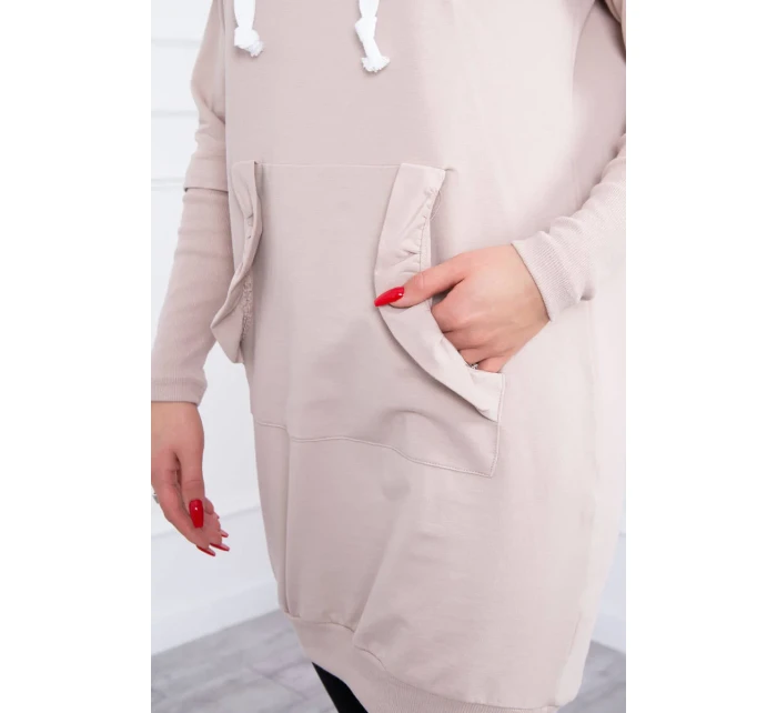 Šaty s ozdobnými volánikmi a kapucňou béžovej farby Šaty s ozdobnými volánikmi a kapucňou béžovej farby