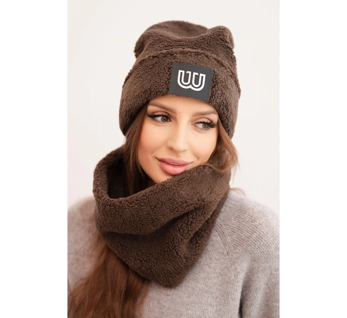 Dámska fleecová čiapka a nákrčník s ozdobnou aplikáciou hnedej farby Dámska fleecová čiapka a nákrčník s ozdobnou aplikáciou hnedej farby