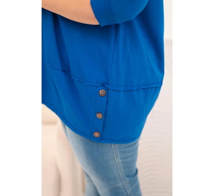 Dámska blúzka v nadmernej veľkosti z bavlny s ozdobnými gombíkmi a vyhrnutými rukávmi v striebornej farbe Dámska blúzka v nadmernej veľkosti z bavlny s ozdobnými gombíkmi a vyhrnutými rukávmi v striebornej farbe