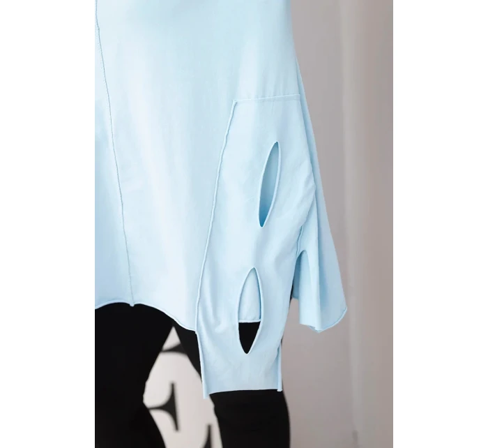 Dámská bavlněná blůza Plus Size s asymetrickým lemem a výřezy modrá