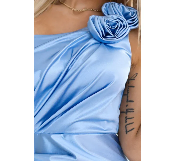 dlouhé saténové šaty na jedno rameno s růžemi model 20998770 - numoco basic dlouhé saténové šaty na jedno rameno s růžemi model 20998770 - numoco basic