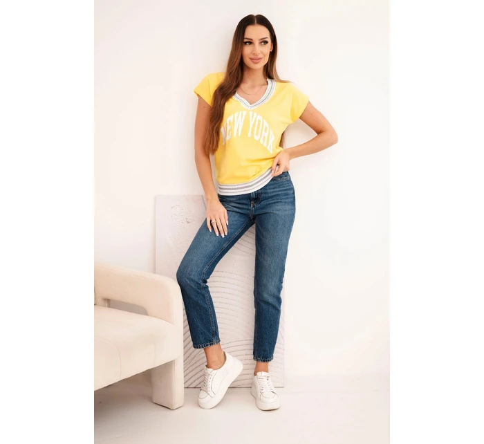 Dámska bavlnená blúzka s výstrihom do V a žltou potlačou NEW YORK