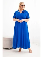 Dámske plus size šaty s véčkovým výstrihom a zopnutým pásom v chrpovej farbe
