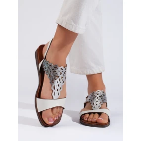 Praktické dámske biele sandále na plochom podpätku Praktické dámske biele sandále na plochom podpätku