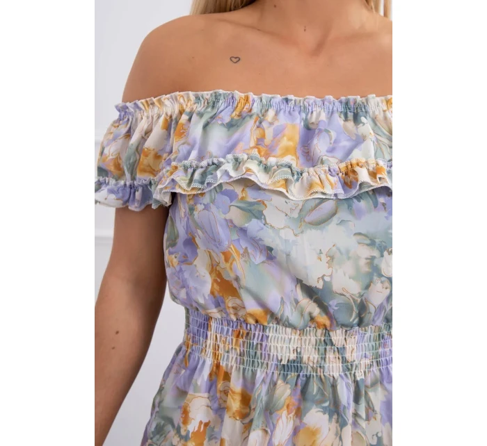 Zelené květinové šaty s otevřenými rameny