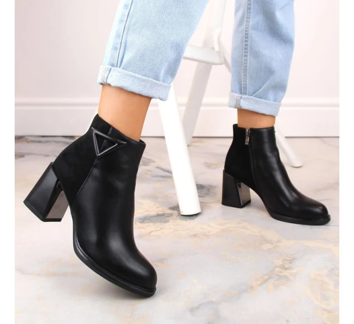 D&A S.Barski Premium Collection W OLI238 čierne zateplené čižmy s ozdobným stĺpikom D&A S.Barski Premium Collection W OLI238 čierne zateplené čižmy s ozdobným stĺpikom