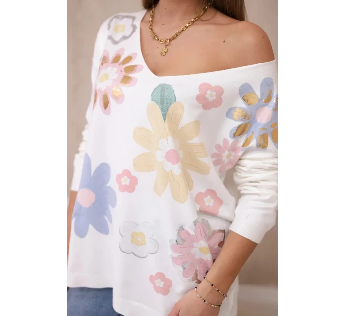 Svetrová halenka s barevnými květy model 19482514 - K-Fashion Svetrová halenka s barevnými květy model 19482514 - K-Fashion