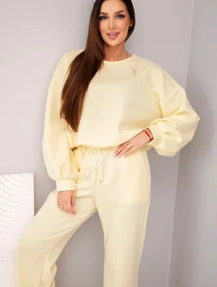 Dámska súprava maslová mikina s brošňou a nohavice s rovnými nohavicami žltej farby