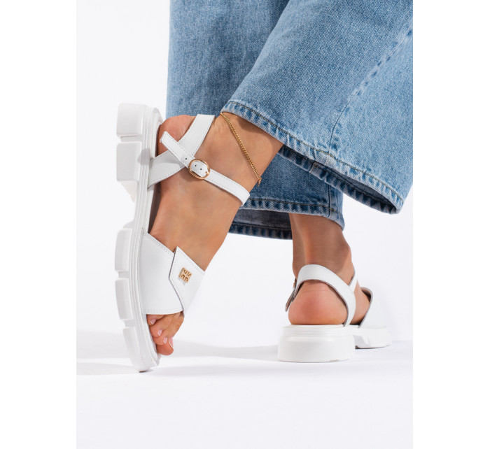 Pekné biele sandále na platforme pre ženy