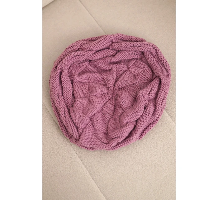 Dámska zimná vlnená čiapka s ozdobným pletením a kamienkami K397 fialová