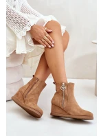 Zateplené boty na klínu s ozdobným zipem eko semišové camel model 21669825 - Boto