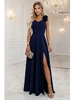 model 22043331 Elegantní večerní maxi šaty s rozparkem a růžemi tmavě modré - numoco