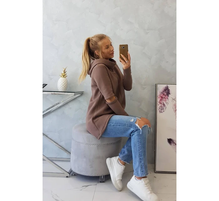 Zateplená mikina s delší zadní částí mocca