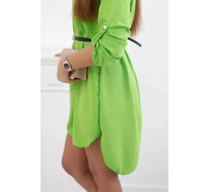 Šaty s dlhším chrbtom a pásom svetlozelenej farby Šaty s dlhším chrbtom a pásom svetlozelenej farby