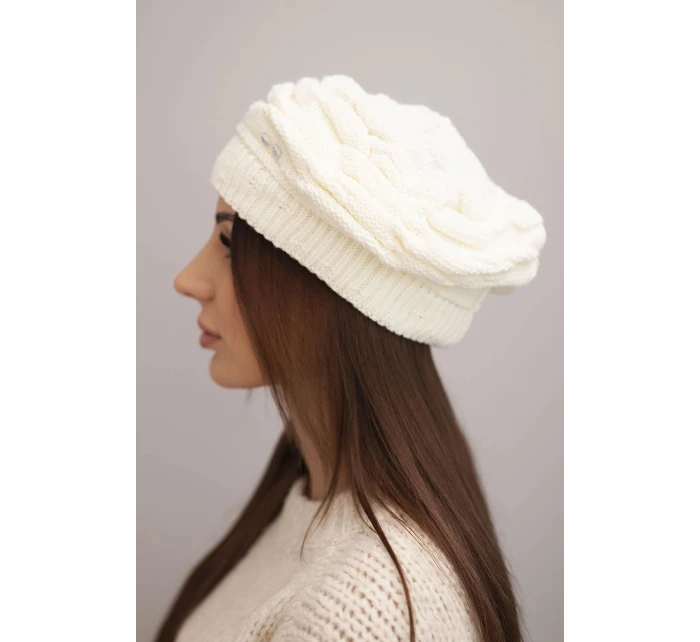 Dámska zimná vlnená čiapka s ozdobnými kryštálmi K399 ecru