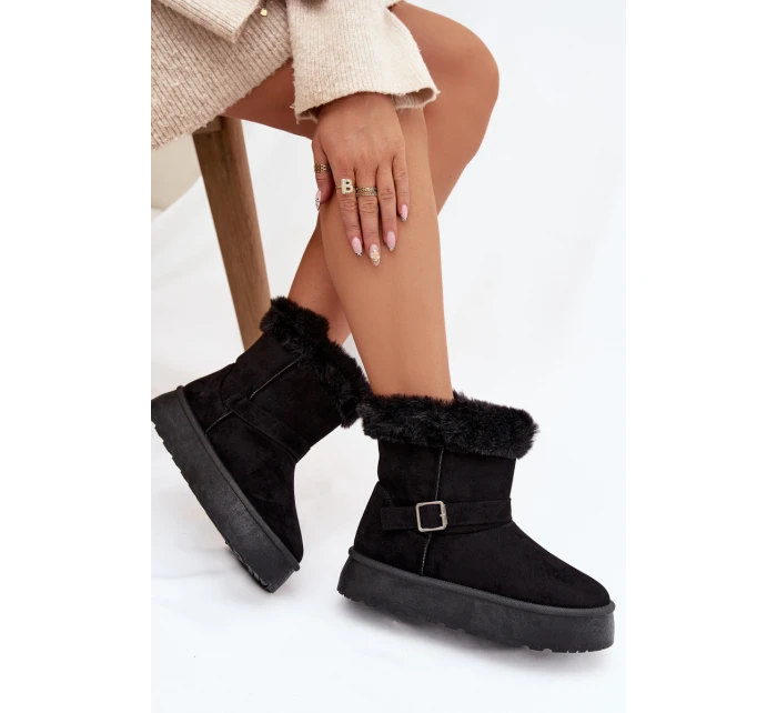 Dámské sněhule na platformě s přezkou a kožešinou Czarne model 21821891 - Boto Dámské sněhule na platformě s přezkou a kožešinou Czarne model 21821891 - Boto