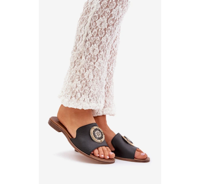 Kožené Pantofle S Dekorací Na Plochém Podpatku Zazoo model 21682288 Černé - Boto Kožené Pantofle S Dekorací Na Plochém Podpatku Zazoo model 21682288 Černé - Boto