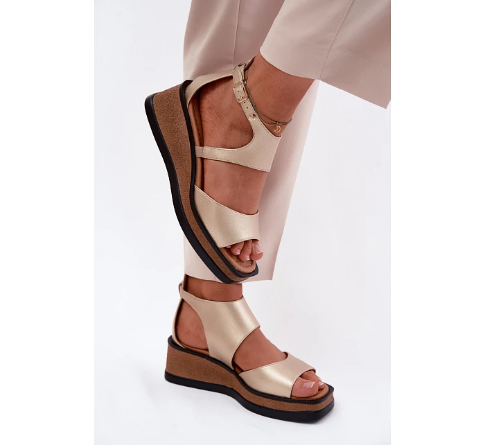 Kožené sandály na platformě model 22123142 Zlaté - Maciejka