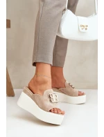 Klapki Na Platformie I Koturnie Z Ozdobą Beżowe Tanonea