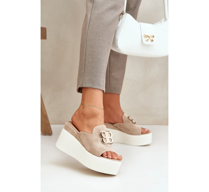 Klapki Na Platformie I Koturnie Z Ozdobą Beżowe Tanonea