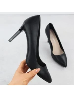 Černé lodičky na jehlovém podpatku Sergio model 21905077 - LEONE