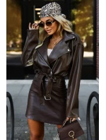 626-4 Mäkká bunda z ekokože s opaskom a asymetrickým zipsom - hnedá