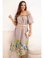 Dámské šaty model 22170765 střihu s páskem a krátkým rukávem fango - K-Fashion Dámské šaty model 22170765 střihu s páskem a krátkým rukávem fango - K-Fashion